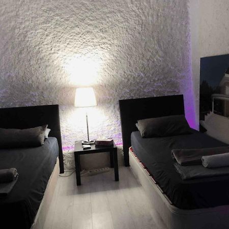 Parsa Homstay Madrid Extérieur photo