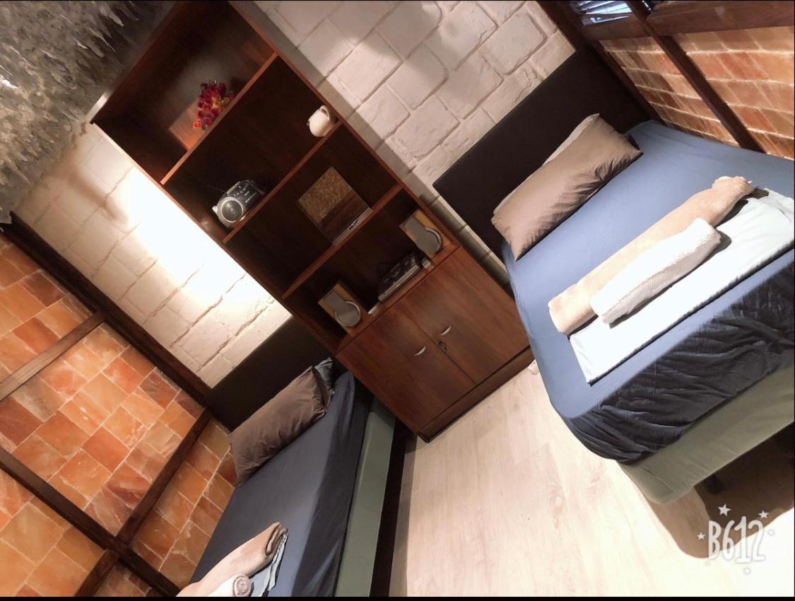 Parsa Homstay Madrid Extérieur photo