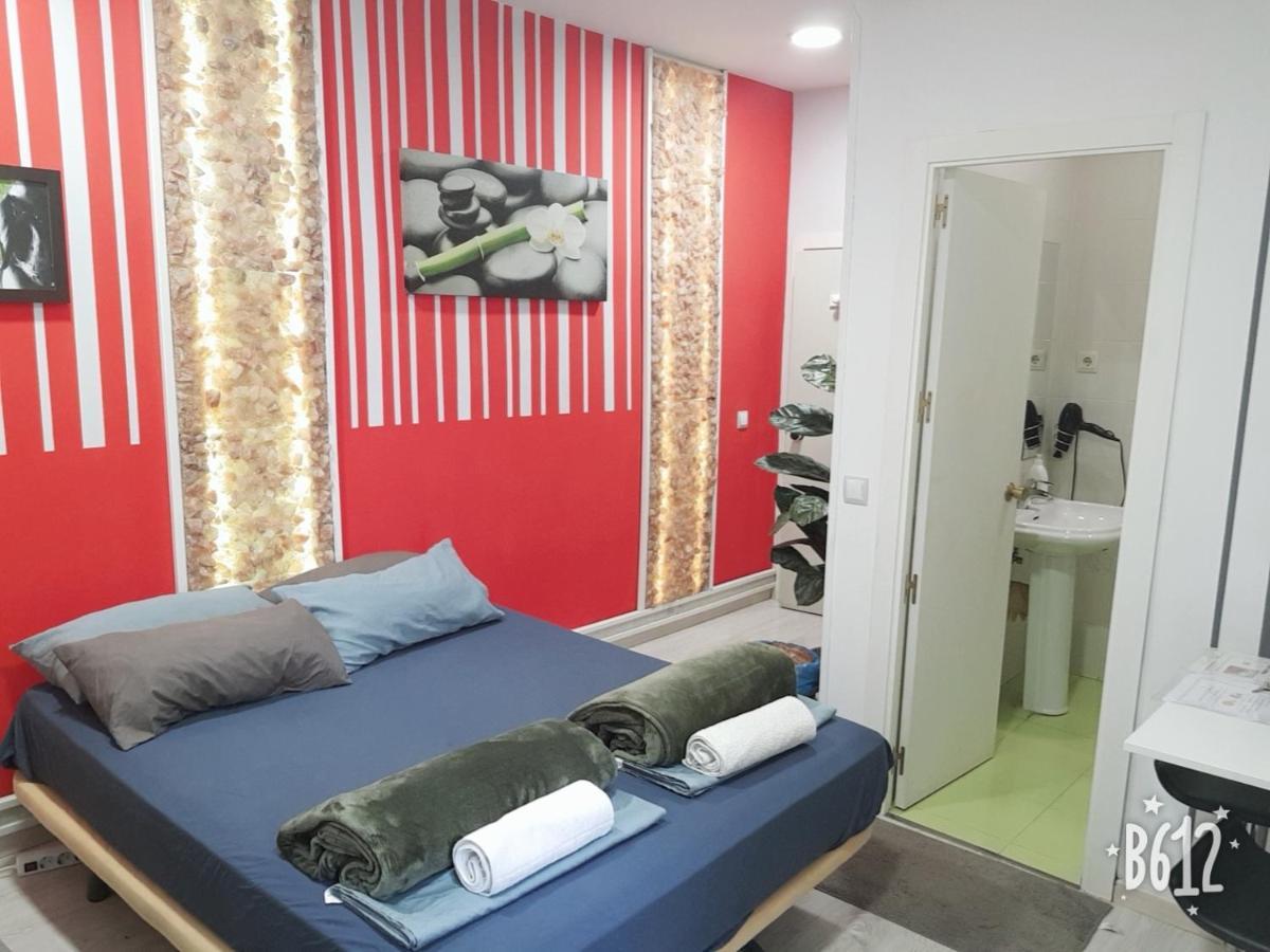 Parsa Homstay Madrid Extérieur photo