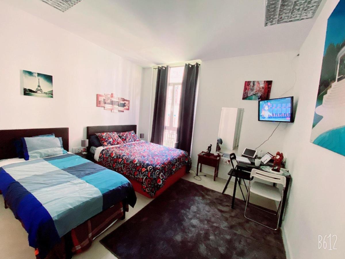 Parsa Homstay Madrid Extérieur photo
