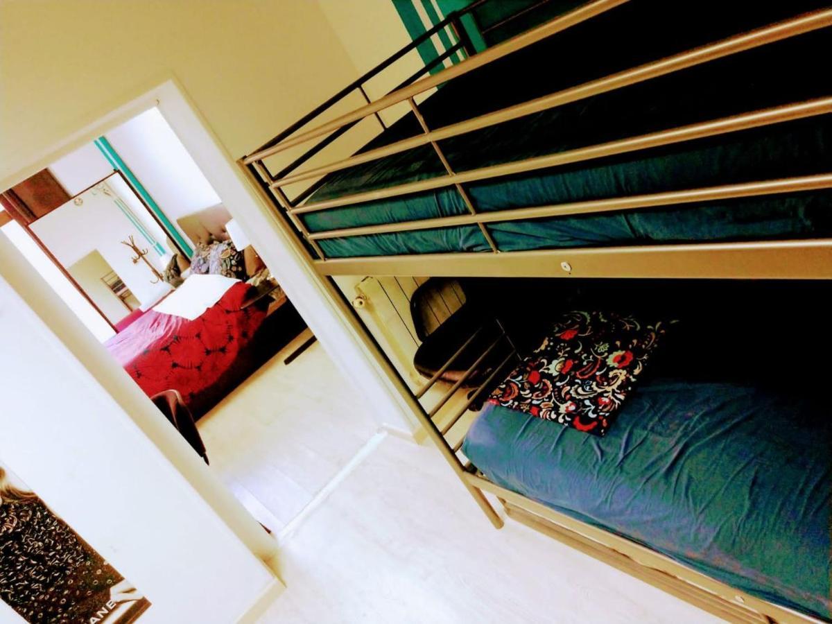 Parsa Homstay Madrid Extérieur photo