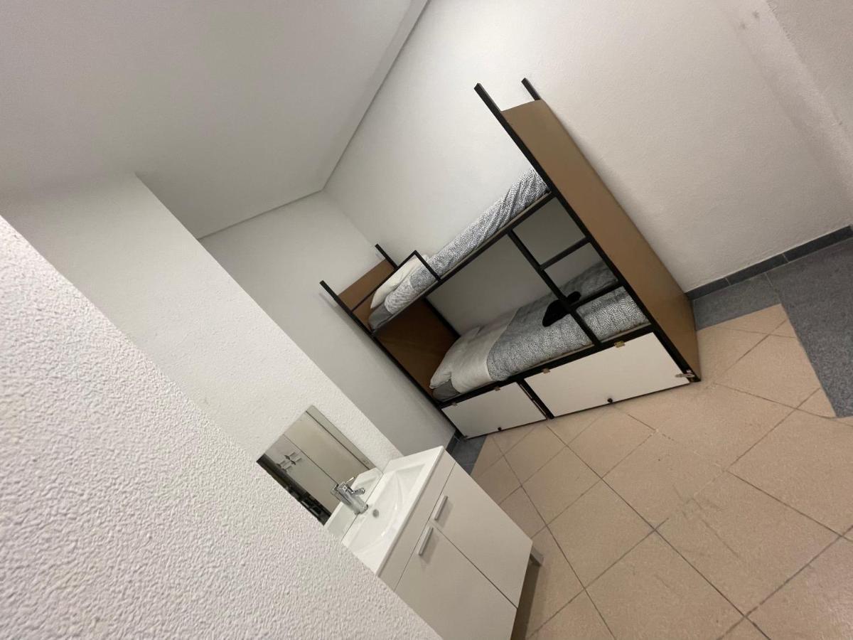 Parsa Homstay Madrid Extérieur photo
